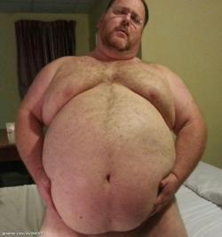 luvbigbelly:  Hot belly! I want that hole