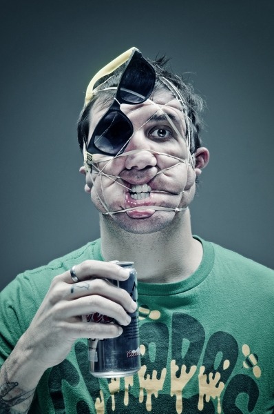 gloriagotrocks:  tastefullyoffensive:  Rubber Band Portraits by Wes Naman [video/via]