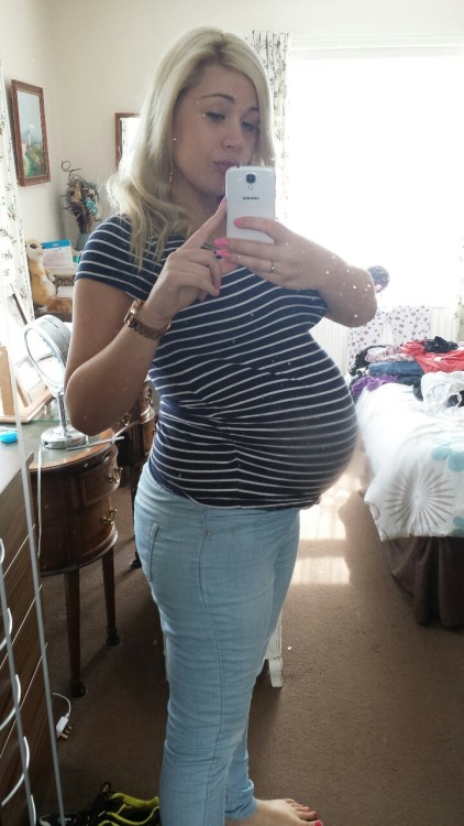 vickyandchick:  Who said horizontal stripes make you look fat 