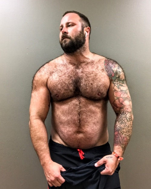 gymbear79: Amongst all that’s on my plate, I’m happy that my workouts are still kickin a