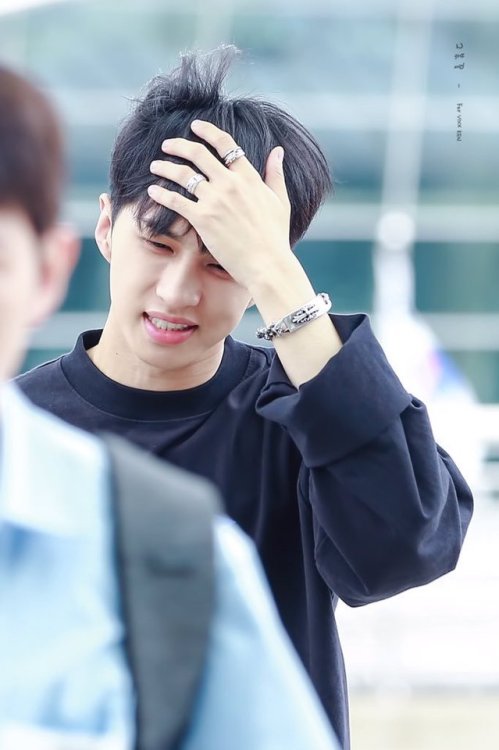 pinktwinkleo:you know how ravi, ken and leo have matching expensive bracelets? @ravisus cracked the 