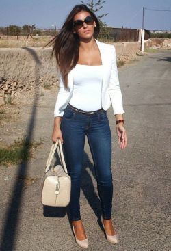 afashionlines:http://afashionlines.tumblr.com/