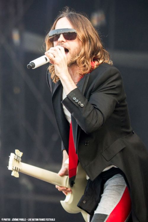 beardycheekbones:  Thirty Seconds to Mars - Jared Leto at Main Square Festival - 5/7/13 How I miss it!!  
