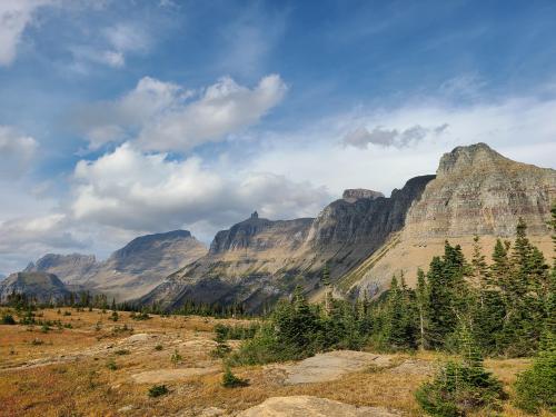 amazinglybeautifulphotography:The Garden Wall, Glacier National Park, Montana [OC] [4032x3024] - Aut