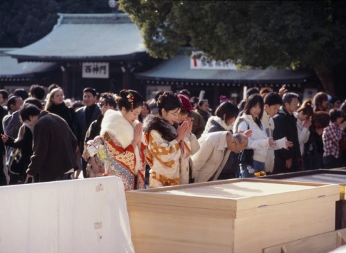 punipunijapan: Do you know what Japanese people do on New Year’s day(◕ω◕)? The Japanese 