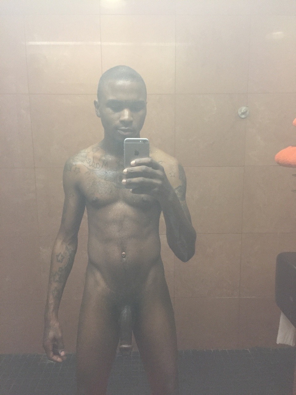 imchillnjustchilln:  The shower was popin tho 😍🥰😍🙌🏾