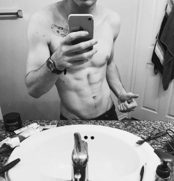 hotmaleyoutubers:  Mikey Murphy Abs 