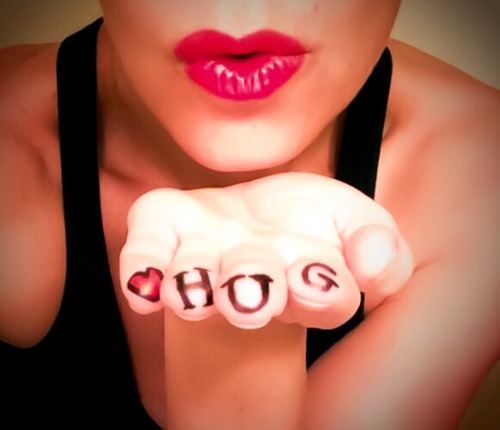 k-a-t-h-y-l-o-v-e: Hug and kiss…for YOU…♡