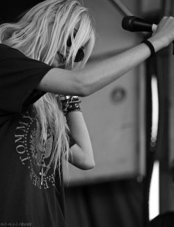 dayswithoutbliss:  Taylor Momsen on We Heart