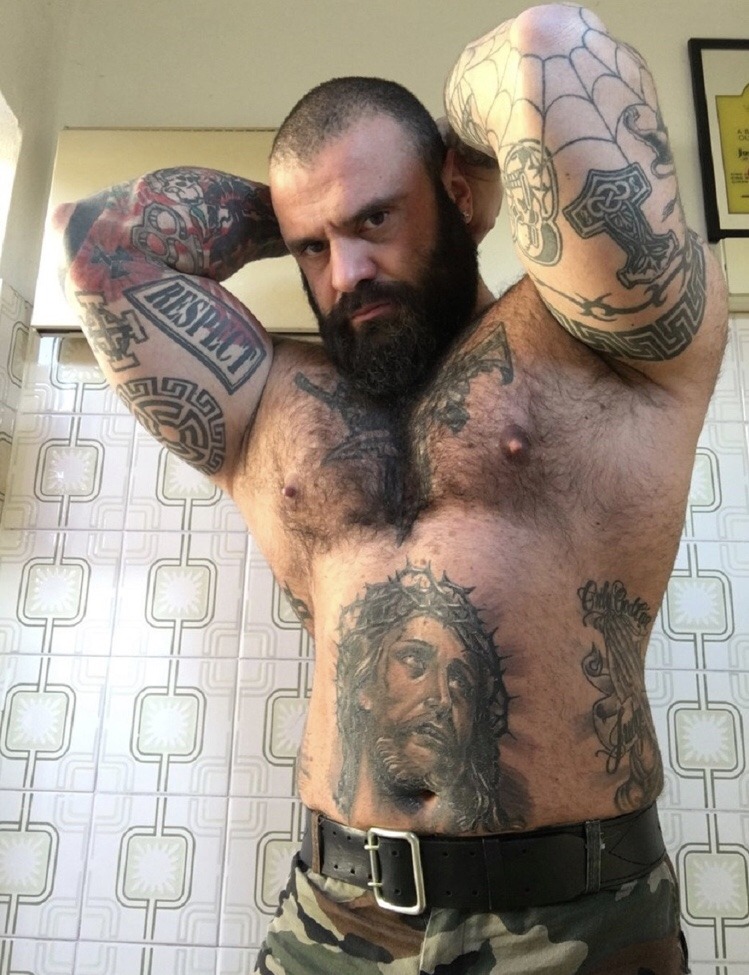 fatherlust:  “I’m going to hold this pose like this, son. I want you to get down
