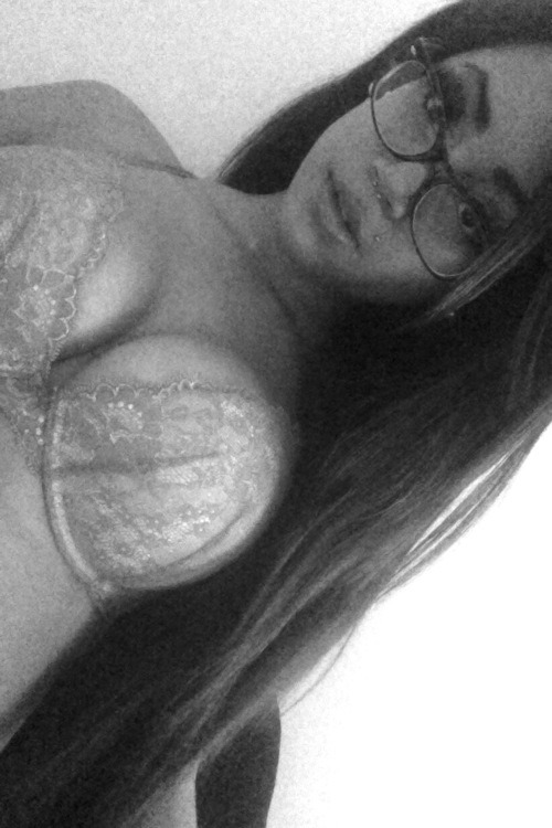 fukyeahselfshots:  heres some lovelovetenshi  BUMP ^ or DUMP v ??? Fukyeahselfshots like us on Facebook & Follow us on Twitter & SUBMIT