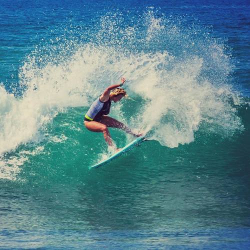 http://surfandbefree.tumblr.comBethany Hamiltonph. Aaron Lieber