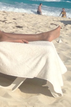 sexyindianwifefeet:  Wife’s beach feet