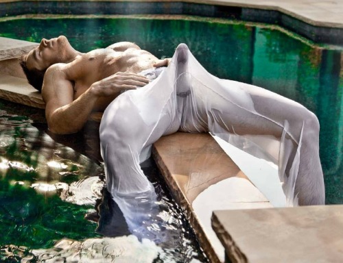 retoni:  retoni: VISIT & FOLLOW!http://www.retoni.tumblr.com 