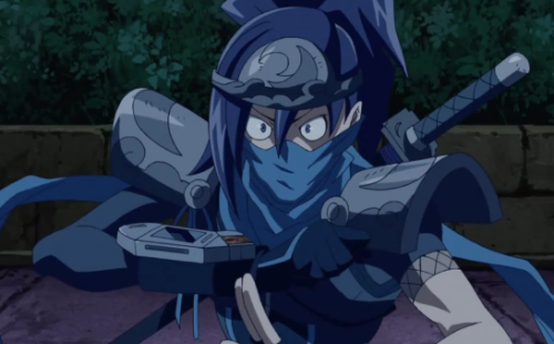 authoratmidnight:  I still can’t believe I missed that Tsukikage is left handed. Like, I think this is the first time we see someone wear a left handed model of a duel disk(meaning it would be on the right arm). Took us 5 series! 