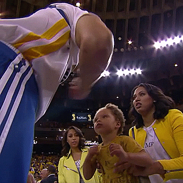 caliphorniaqueen:  sports-and-everything-else:  Riley gives her daddy a kiss before the game against the Cavs   **all the squeals**