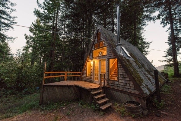 revelation&ndash;blues:  Cozy A-Frame Cabin in the Redwoods