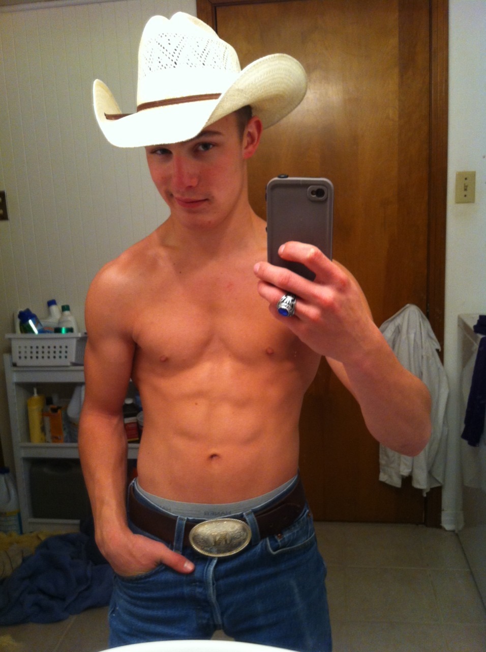 ksufraternitybrother:  KSU-Frat Guy: Over 71,000 followers and 49,000 posts.Follow