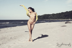 artistic-nude-photos:  fine art nude MORE……