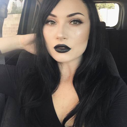 lilvixenmama: 2017 needs more black lipstick. Yes indeed