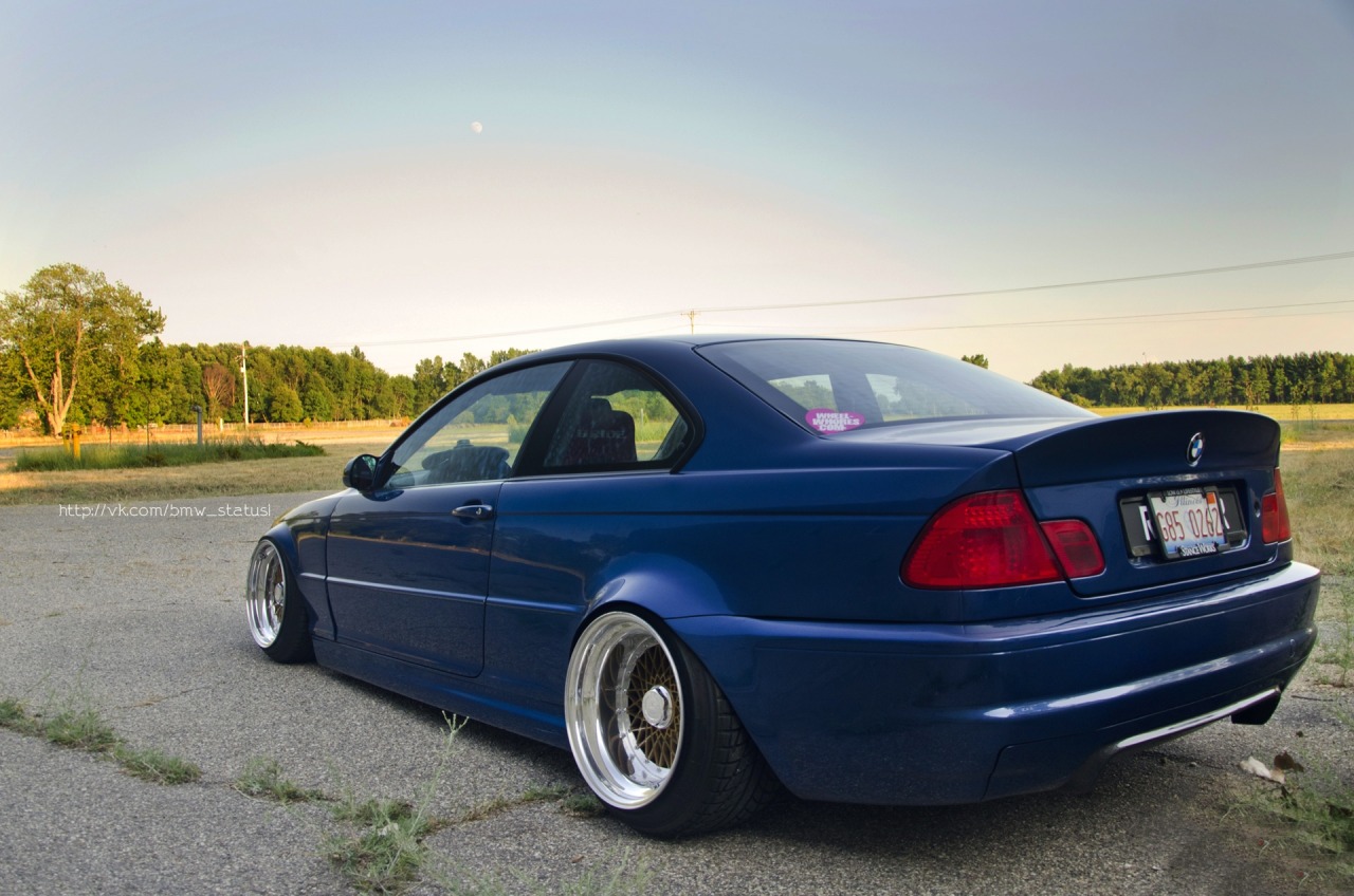 atrinaa:  bmwkotik:  BMW e46 &amp; VW  Chicago boys