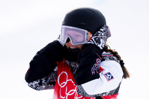 fckedupkids:Chloe Kim wins gold in women’s snowboard halfpipe at the Beijing 2022 Winter Olympic Gam