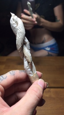 shesmokesjoints:Finishing up a braided joint