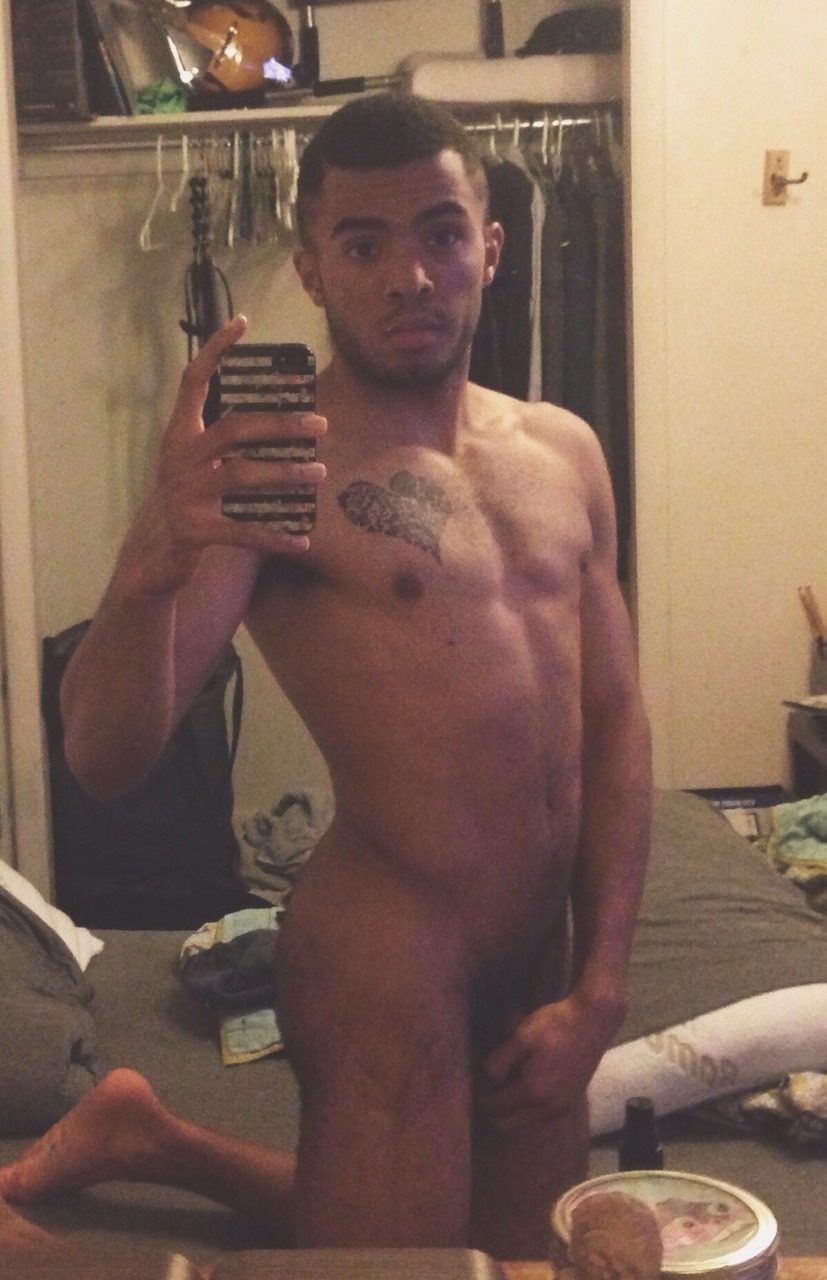 quamraeros:  HAIRCUT (aka an excuse for nudity) 