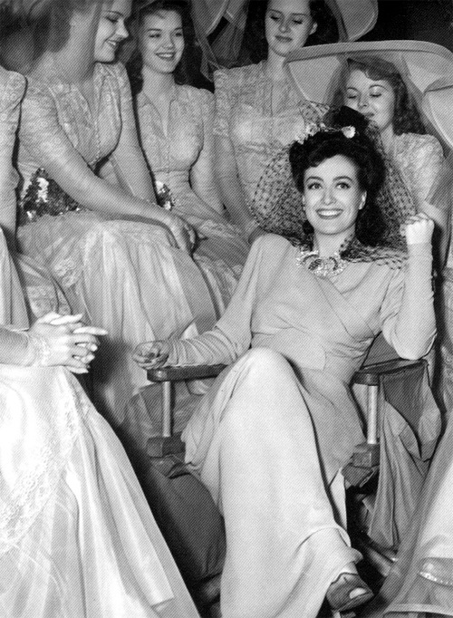 ohmarlenemarlene:  rouquinoux:  The great Joan Crawford in the 40’s  I wanna marry