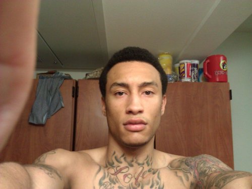 theofficialbadboyzclub:  Keiron   Aww i was hoping for a dick pic :-/ but you cute doe.