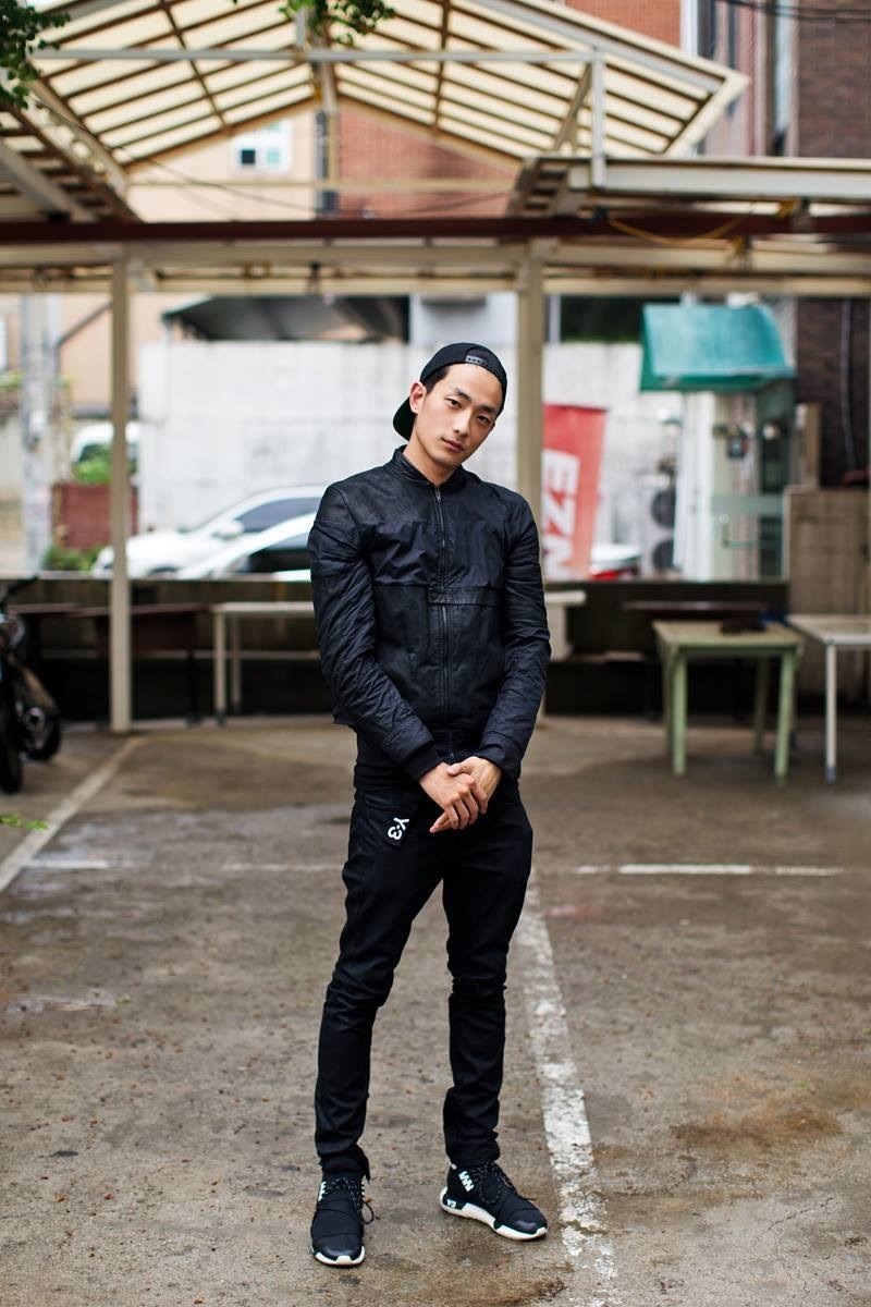 uisoo:  cap: 40OZ NYC x Been Trill jacket: Alexander Wang belt: Y-3 shoes: Y-3 