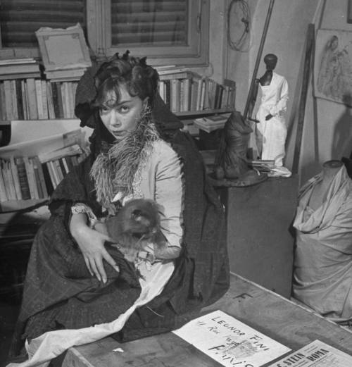 heirloombabydoll:Portraits of Argentine surrealist artist Leonor Fini and her cats