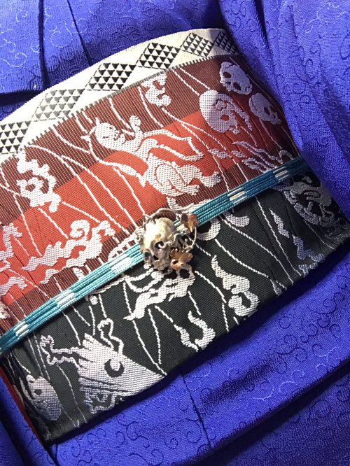 Modern hakata belt, with the following youkai pattern: bakeneko (two tails cat), chochin obake (lant