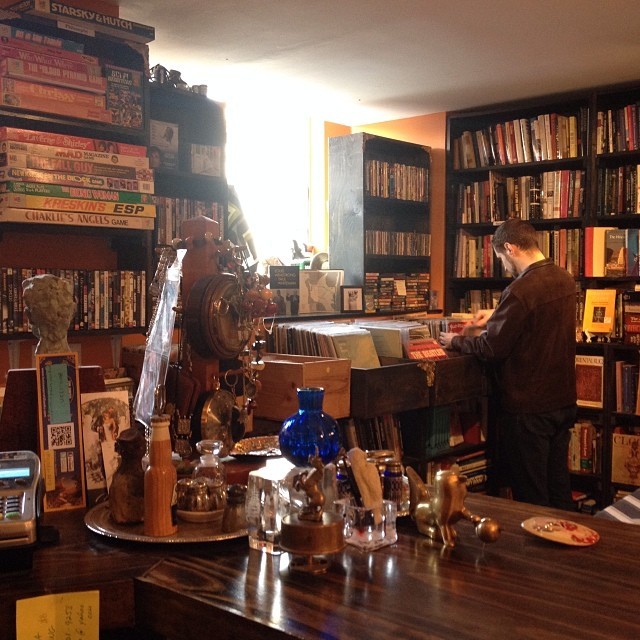 faceofasilentoctopus:  Unbuckled records #allston #boston #unbuckledrecords #thrifting