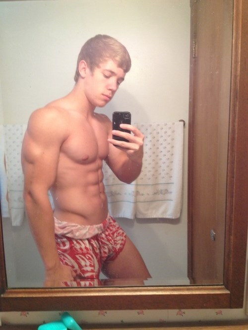 texasfratboy:  wow, how does an 18yo get arms and shoulders like that???!!!  love it!