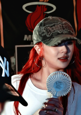 YUNJIN 'EASY' SPECIAL PERFORMANCE