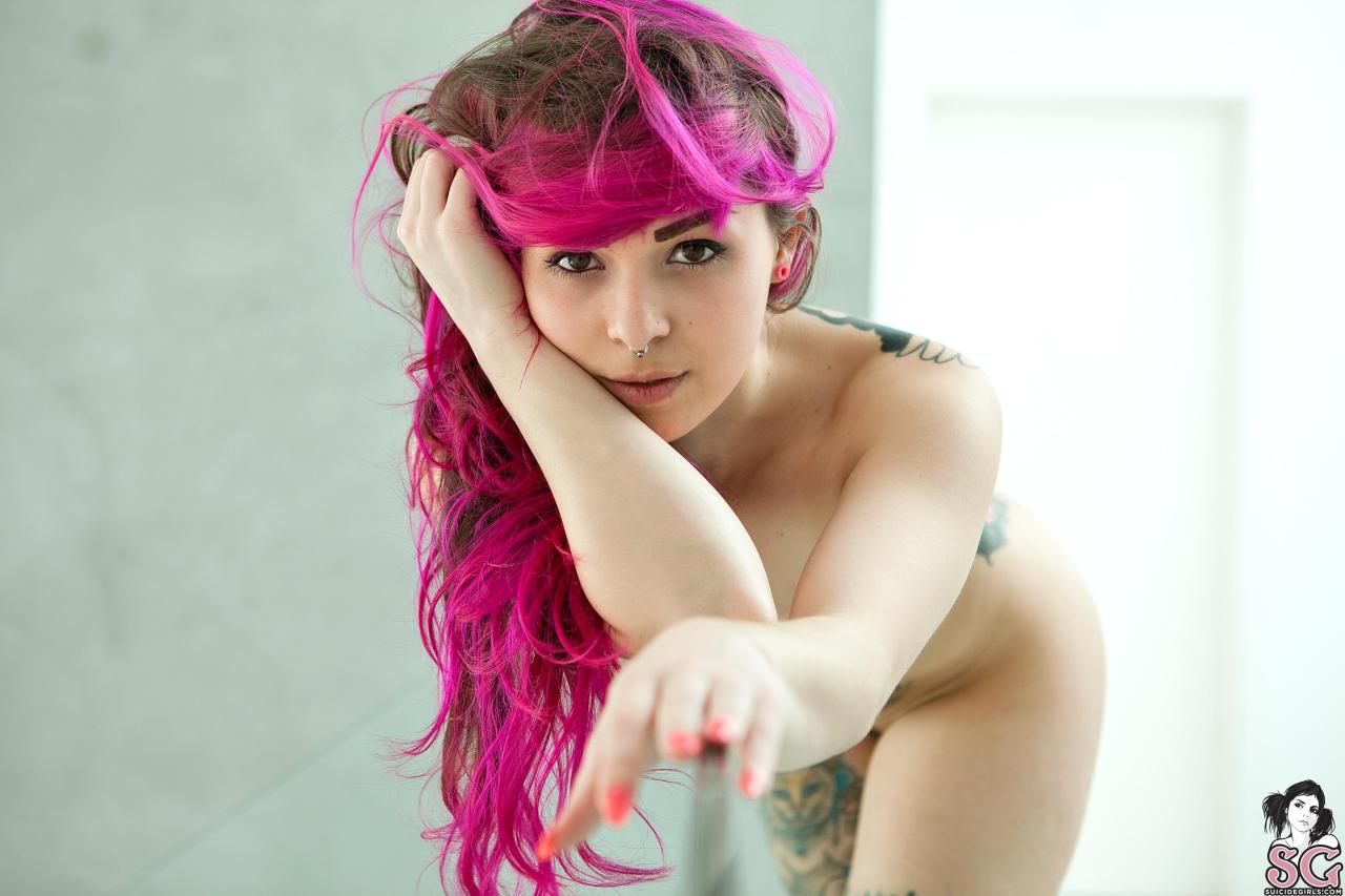 past-her-eyes:  Luna Suicide luna.suicidegirls.com pinkzilla suicidegirls sg-babes