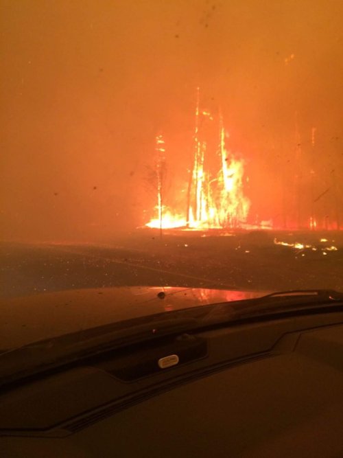 legalmalik: Fort McMurray, Alberta, Canada is burning down as we speak. The entire town of over 70,0