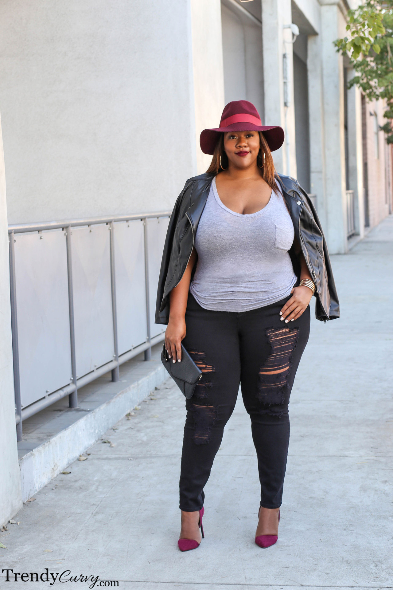 trendycurvy:  Modern StreetOutfit details on TrendyCurvy.comPhotographer: Steve Suavemente