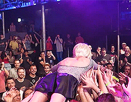 fuckyeahdragrace: Courtney Act crowd-surfing in Australia! 