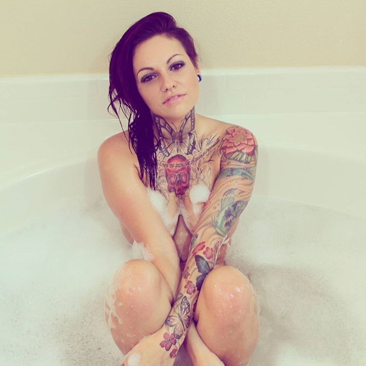 pandorablueofpblive:  Somedays I like to take hot #bubblebaths … Ok thats just