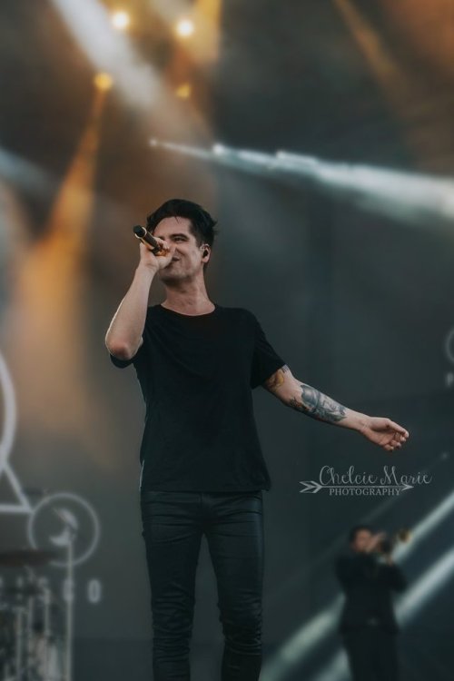 brendonuriesource:Brendon Urie at March Madness Final Four Festival - 04/01 © chelciemariephotos