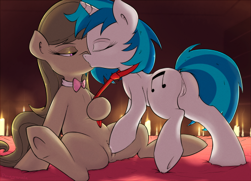 ponegranate:  Has it really been over a month? Wow time flies when uni sucks it away. Hopefully this pone set makes up for that. Used the same background idea as my last Octavia picture because I’m just that creative. Also new eyes because I don’t