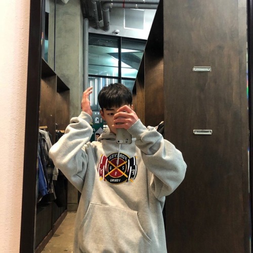 korean-boys: www.instagram.com/bongssu_