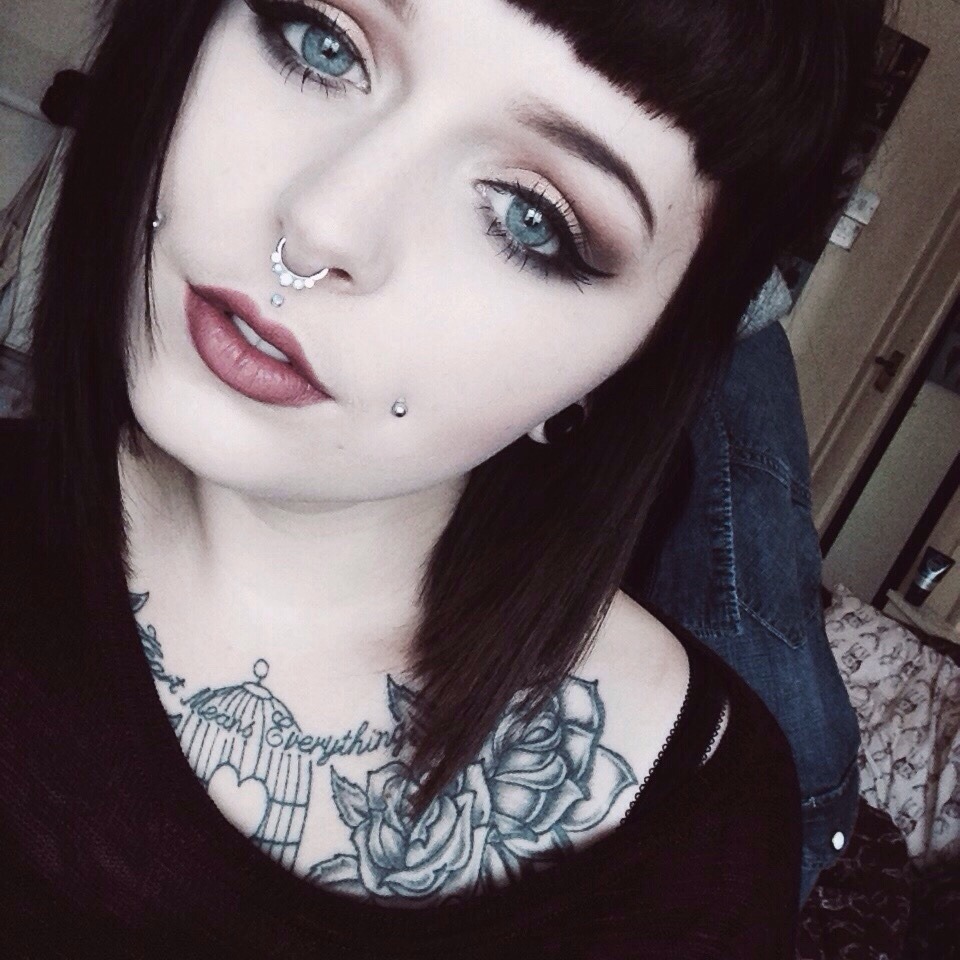 forthefallentacos:  overly posey photos are fun