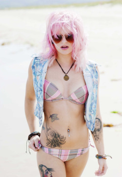 hotchickstattoos:  Pinkness …. http://bit.ly/1NPuFKl