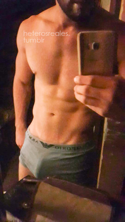 heterosreales:  Alejandro, guapo macho hetero mexicano Tiene solo 21 años y es el hombre mas perfecto que he conocido. Guapo, con linda barba, buen cuerpo, juega americano y es muy sexy. Disfruten de sus fotos! Solo en: www.heterosreales.tumblr.com 