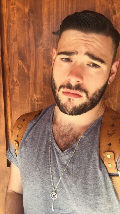 meekaleeks: I think we’re all used to me posting haircut photos by now so… 