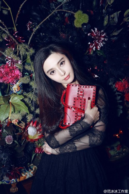 parkchanyeols:Fan BingBing at the Valentino Party in Paris.