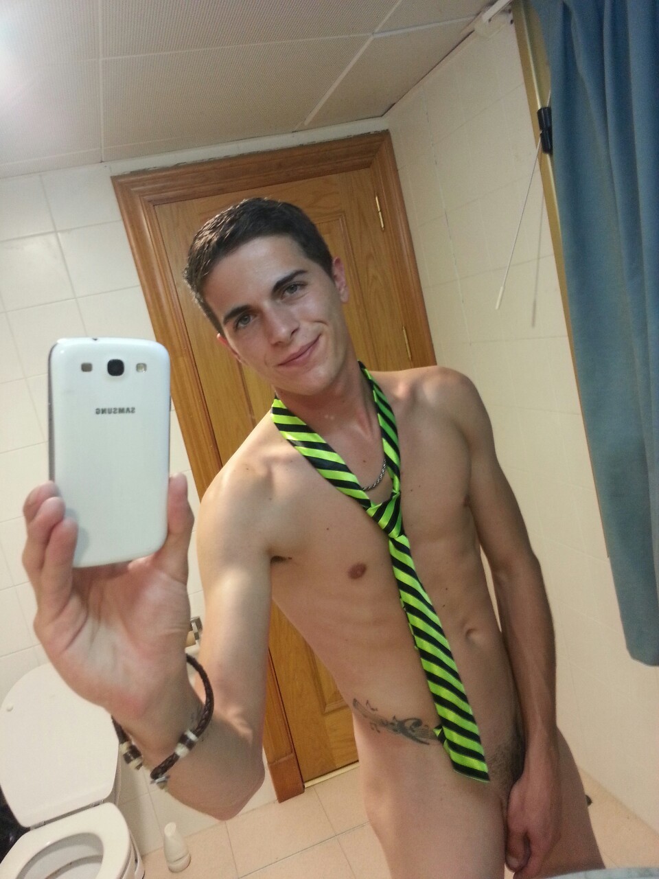 jockswiththickcocks:  ACTIVE gay porn blog, 18+ ——&gt;!! jockswiththickcocks !!&lt;——